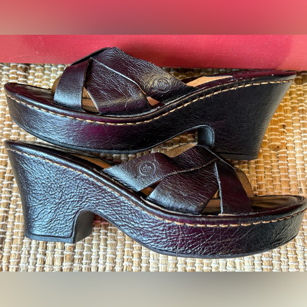 BORN s7 blk leather slide platforms-look NEW-Born quality, comfort, fit & style - Picture 4 of 10